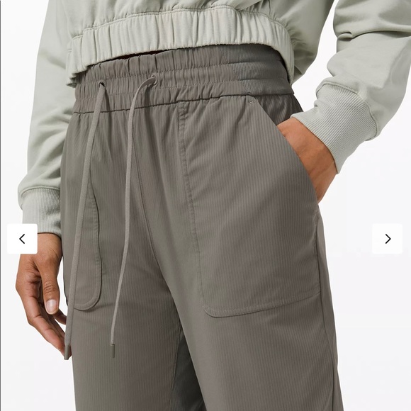 Lululemon Beyond the Studio Crop NWT size 2 - Picture 2 of 7